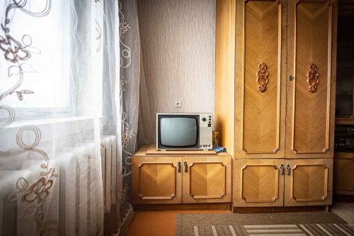 Ukraine Nov 2022, People are trying to return to normalcy despite the ongoing war. Views of interior of a house . scenes of destruction in the town of Makariv, an hour's drive from Kiev