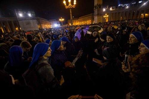 Roma, Italia.12.3.2013. La prima fumata nera.