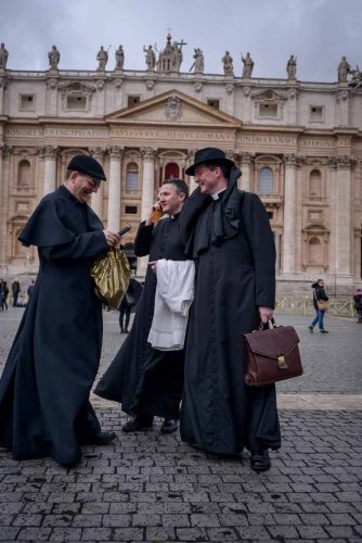 Roma, Italia.12.3.2013. A poche ore dall inizio del conclave la Piazza S.Piedtro si inizia ad animare.
