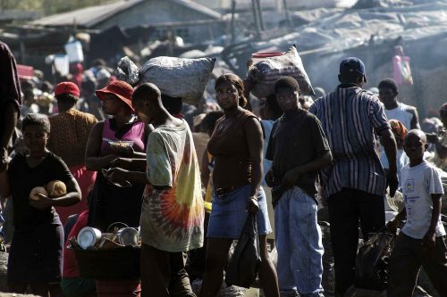 Jan 2006, Port Prince, market in cité soleil
Lorenzo Moscia/GraziaNeri