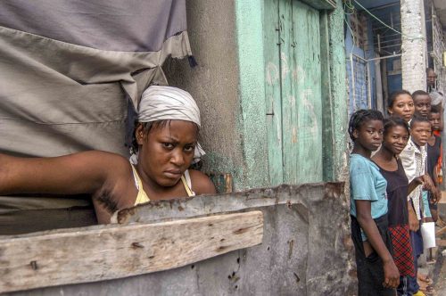 Jul 2004, Port au Prince same women in delmas sectos
Lorenzo Moscia/GraziaNeri