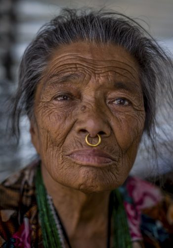 Nepal, 19 may 2015.Mujer residente en Bakthapur, el barrio de Kathmandu que ha recibido la mas altas concentración de edificios destruidos.