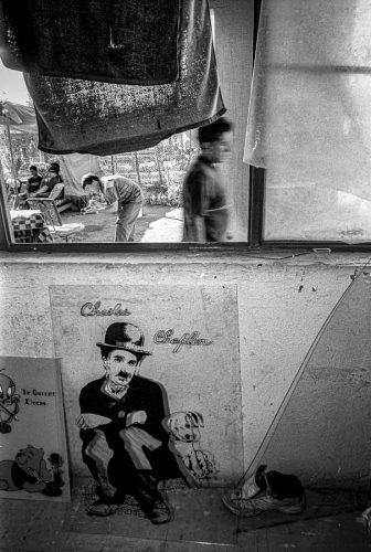 Santiago de Chile, 2003-2006: Man jail.Same prisoners that show good behaviour have speciall cells with a little patio where they can work
Lorenzo Moscia/GraziaNeri